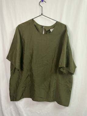JH Collections 100% Silk Short Sleeve Boxy Blouse in Olive Green